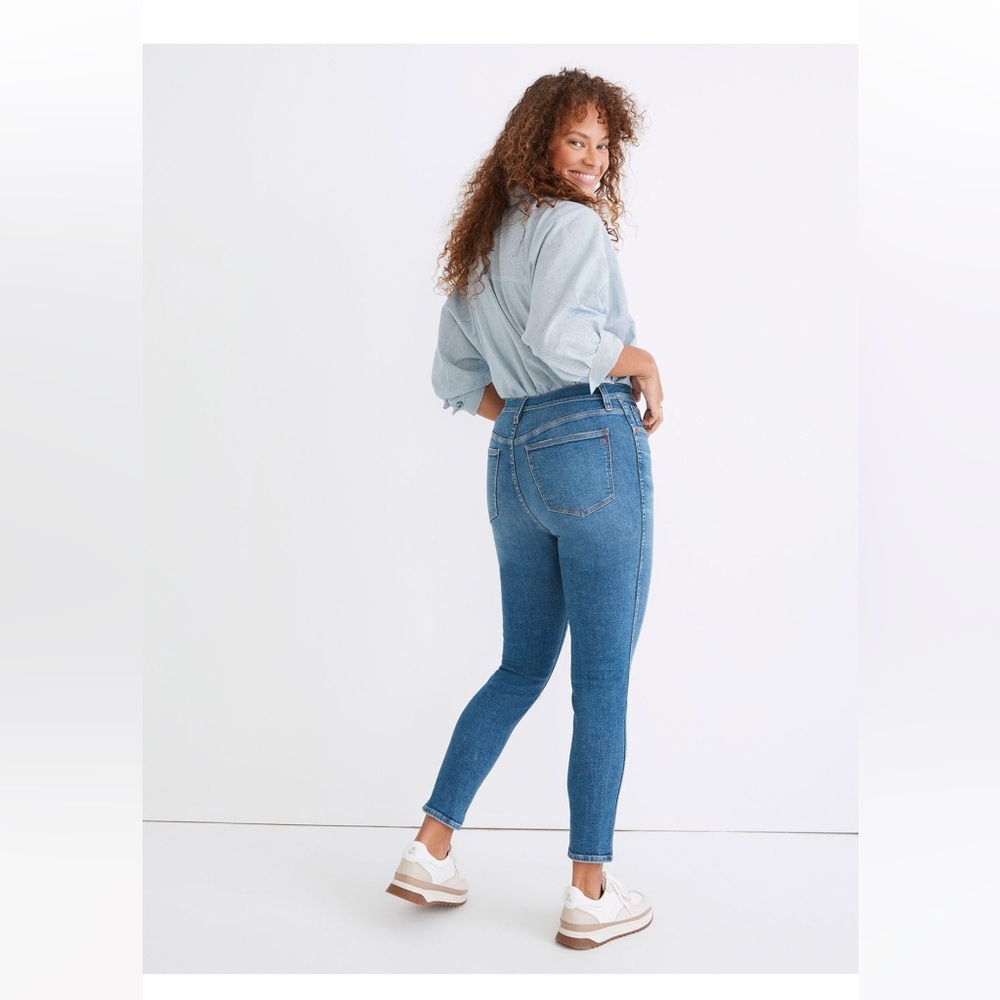10" High-Rise Skinny Crop Jeans in Bradfield Wash